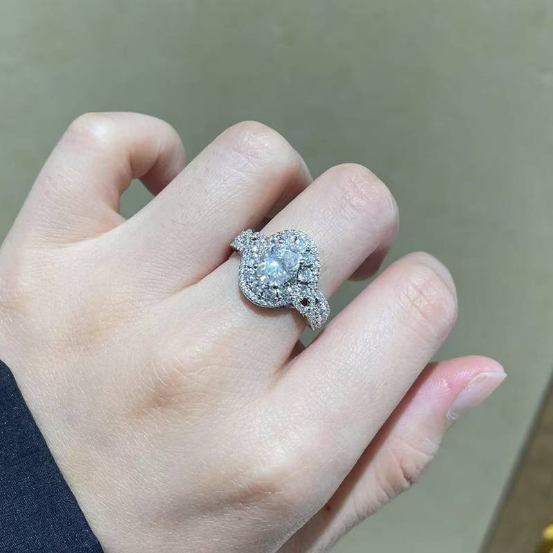 Affordable Luxury满钻扭臂圆包蛋形Women's RingS925银镀白金定制选款主石Moissanite1.5ct/副石高碳钻